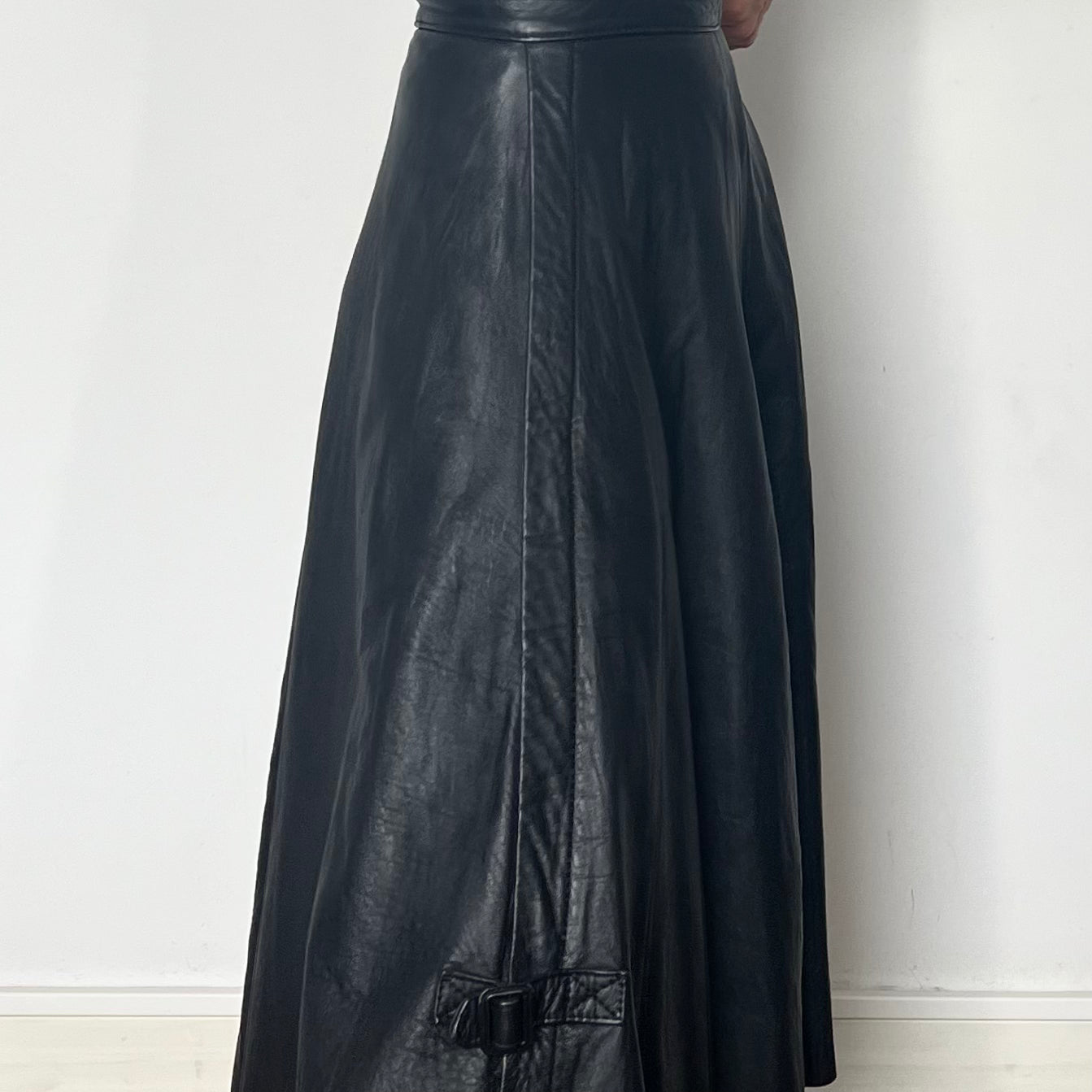 Vintage Woman black Leather maxi Skirt With Pockets