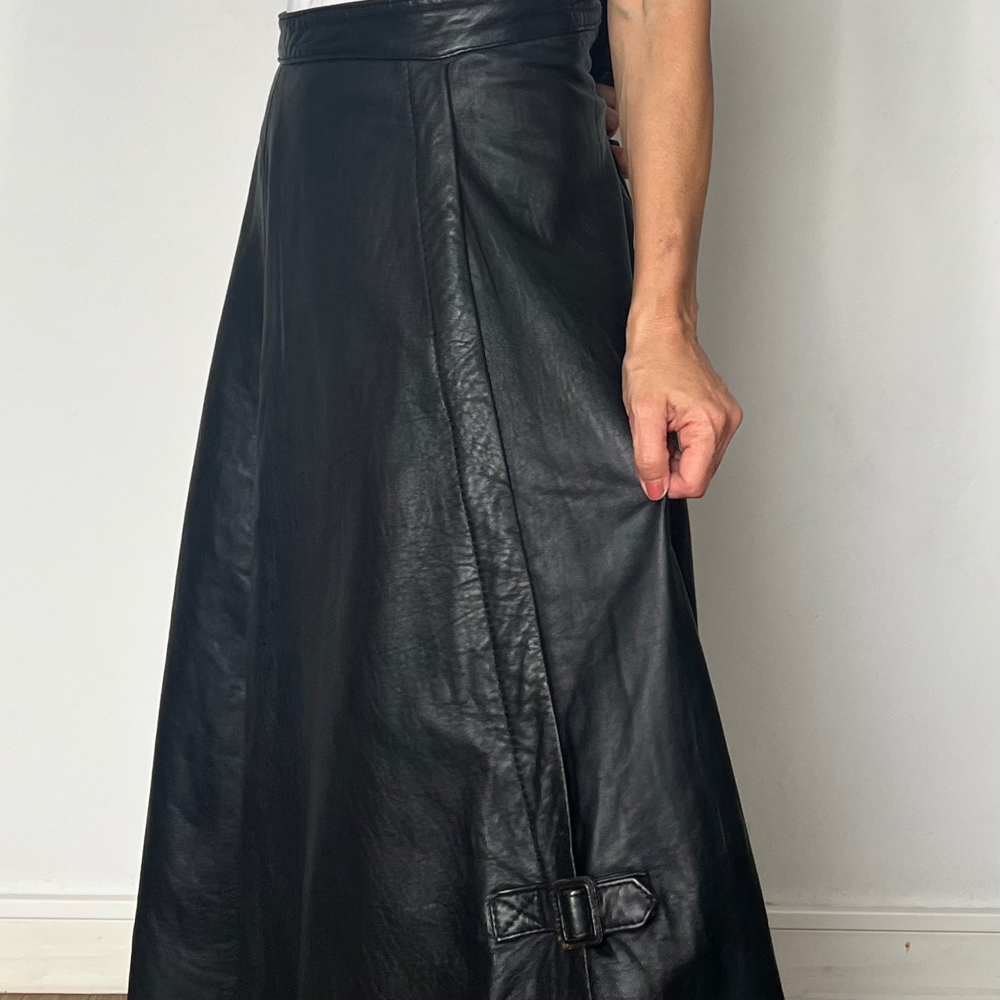 Vintage Woman black Leather maxi Skirt With Pockets