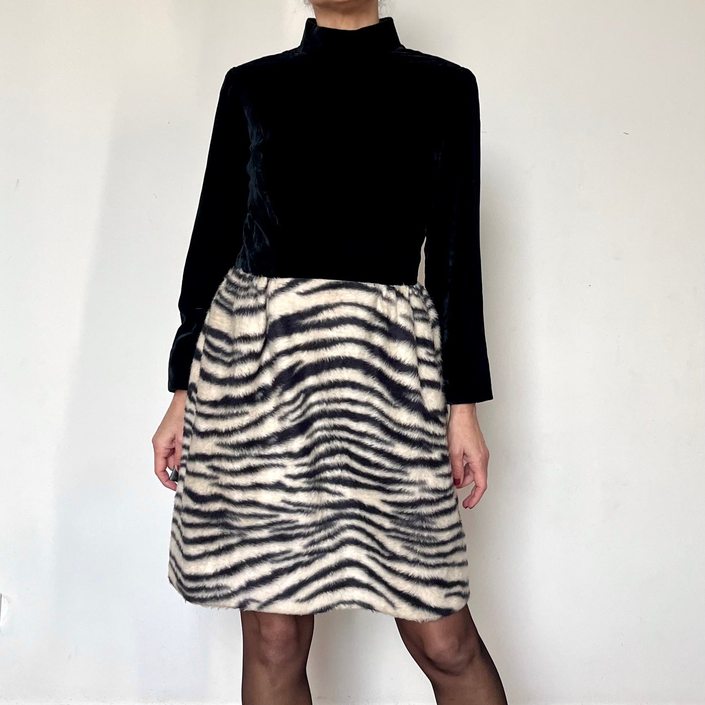 Vintage long sleeves velvet dress