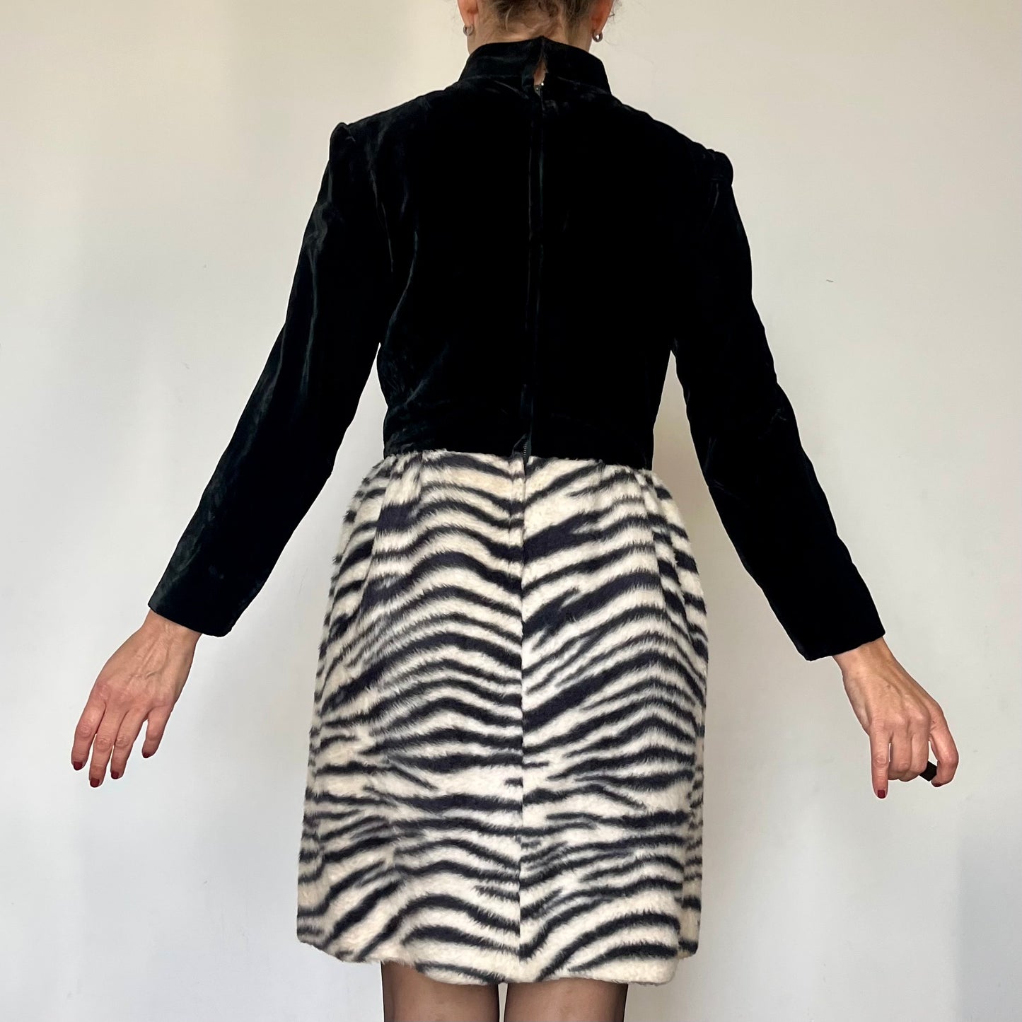 Vintage long sleeves velvet dress