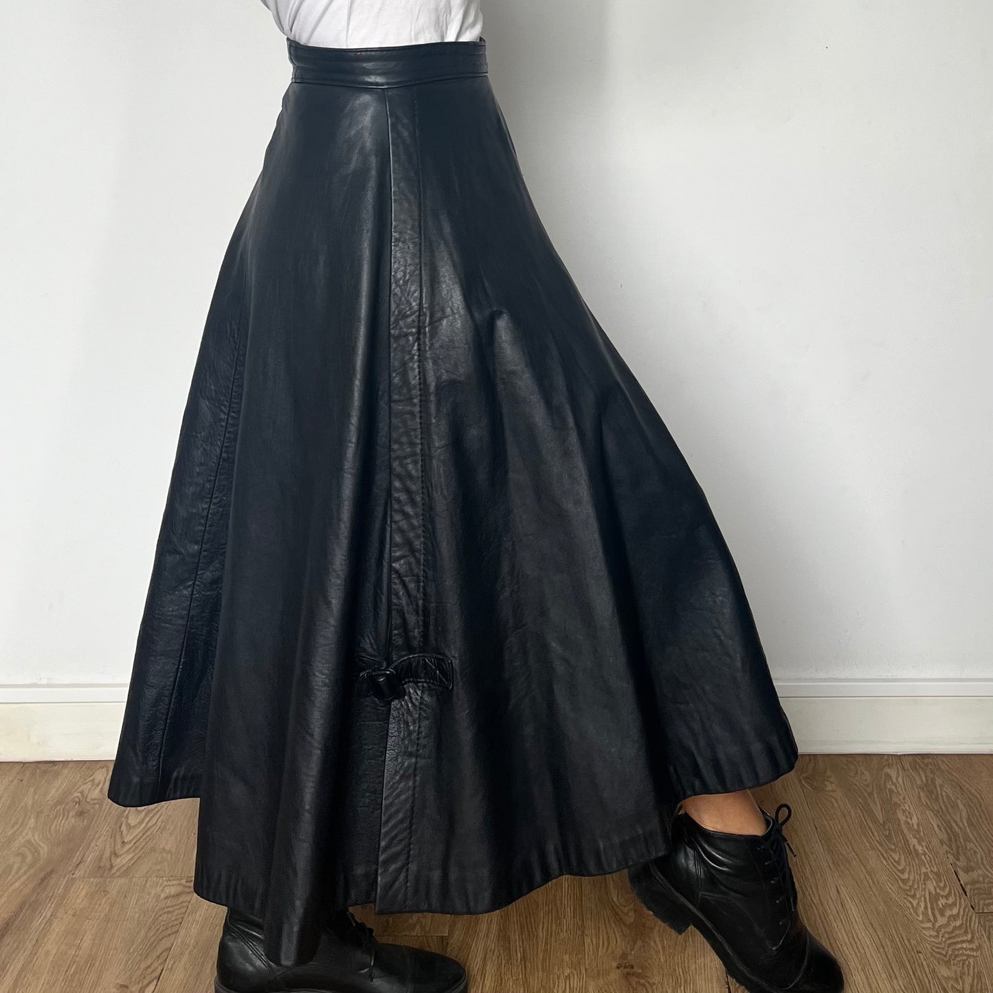 Vintage Woman black Leather maxi Skirt With Pockets