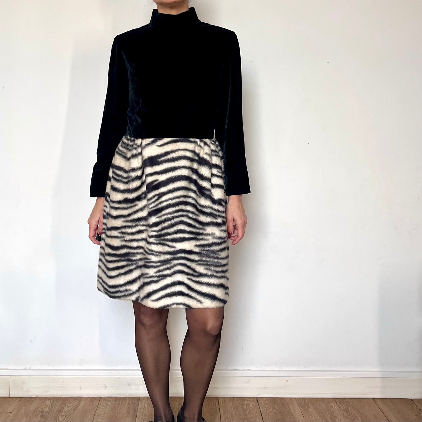 Vintage long sleeves velvet dress