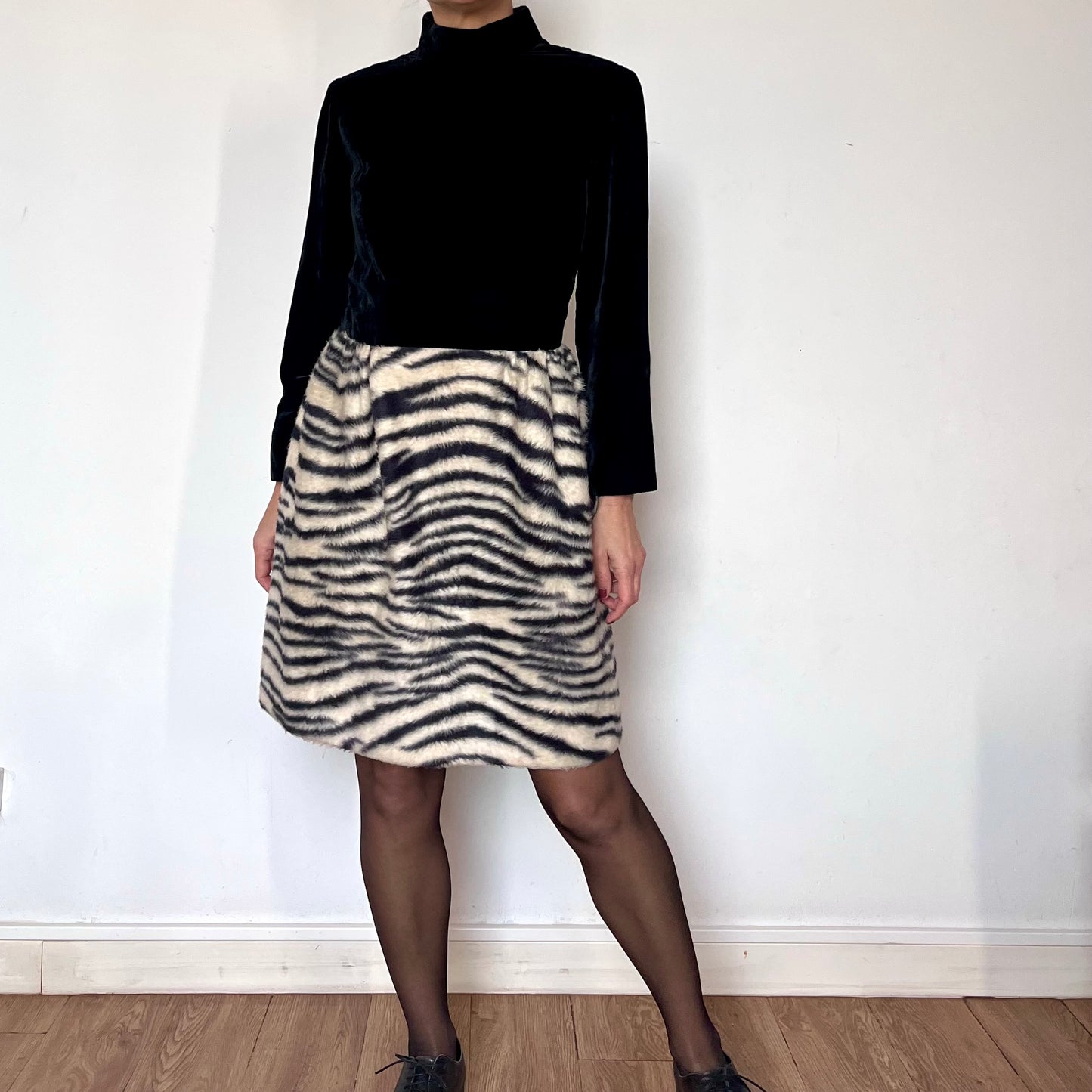 Vintage long sleeves velvet dress