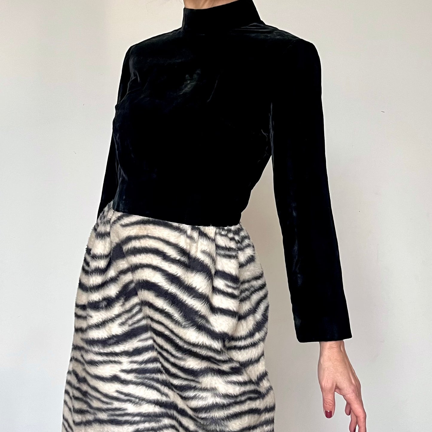 Vintage long sleeves velvet dress