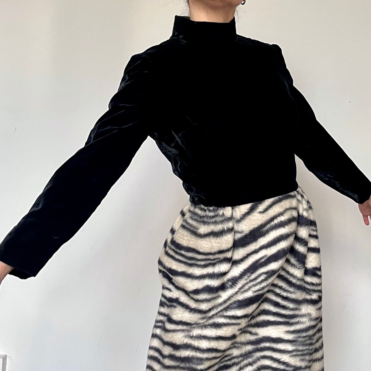 Vintage long sleeves velvet dress