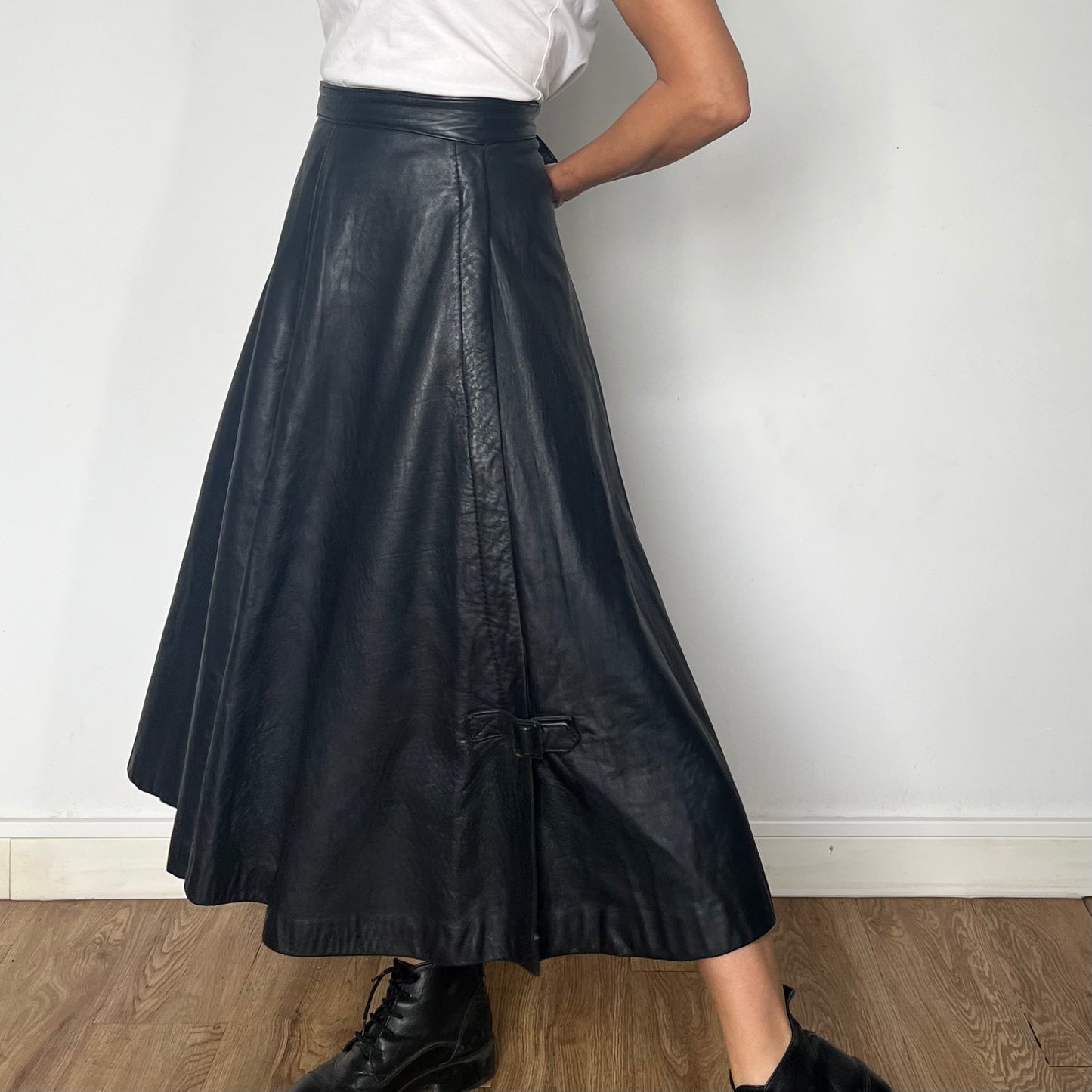 Vintage Woman black Leather maxi Skirt With Pockets