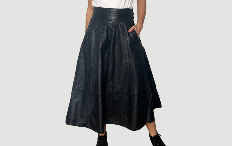 Vintage Woman black Leather maxi Skirt With Pockets